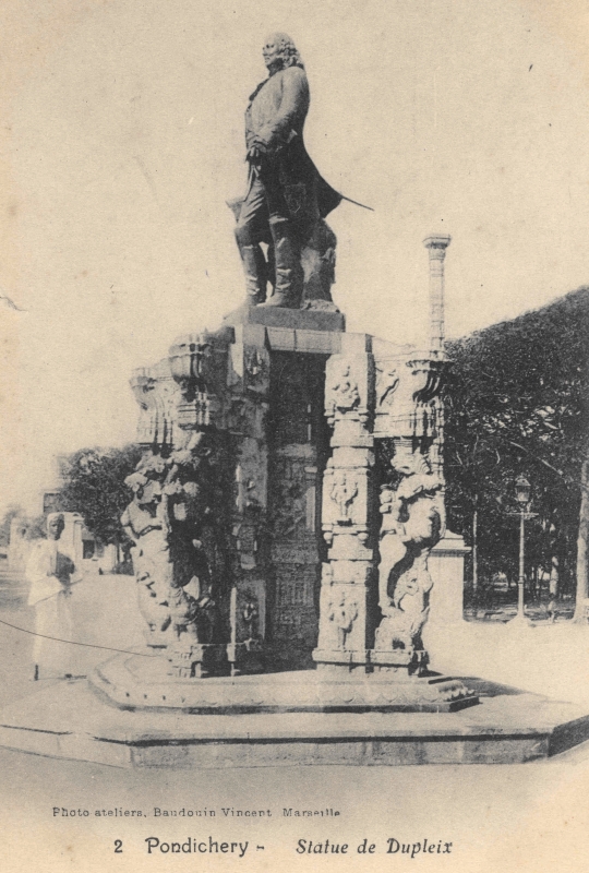 06-10 - Pondichery - statue de Dupleix - 3